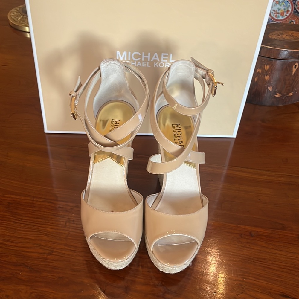 Michael Kors Gabriela Nude Patent Woven Wedge Sandal - Picture 4 of 10